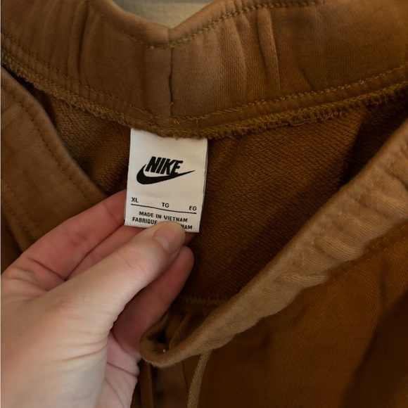 Nike Women's Brown Shorts XL - Picture 2 of 2